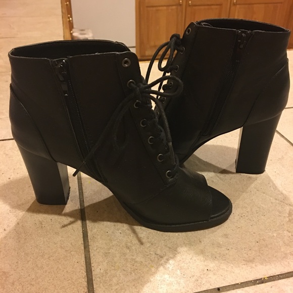 Report Shoes - Report open toe booties